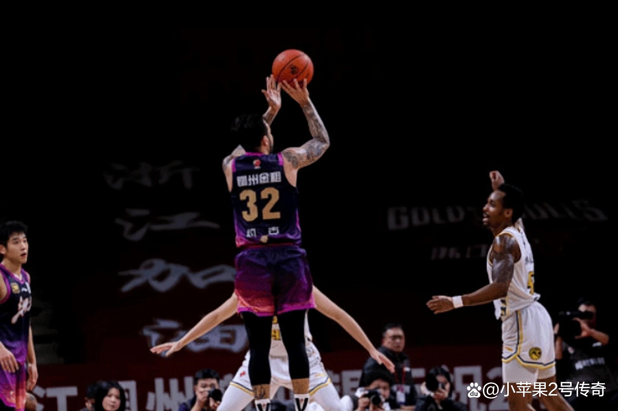 九游网页平台-比赛规则变更首场状态出色，雄鹿观众沸腾！，莱万多夫斯基重返赛场热度持续攀升的简单介绍