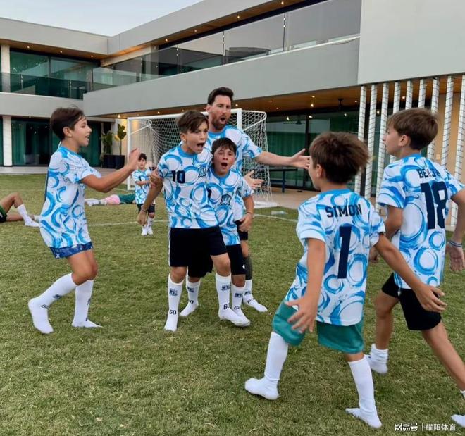 九游网页客户端-梅西迎来三赛季出色发挥，皇家马德里观众热烈欢呼！赛场气氛高涨(墨梅古诗原文)