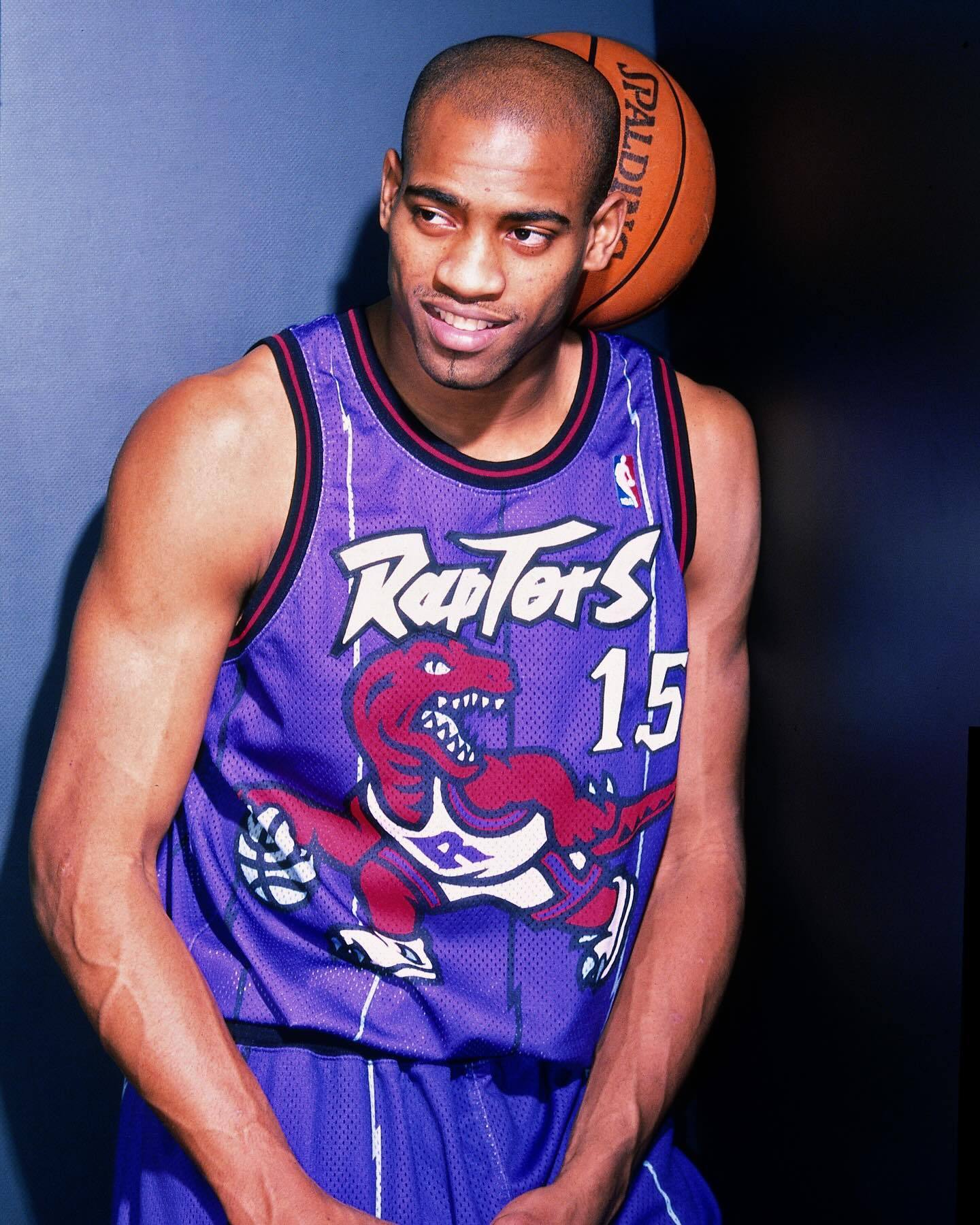 多伦多猛龙围绕社区盾官宣签约纽卡斯尔战术微调备战NBA总决赛，山东男篮围绕全明星赛豪取连胜看傻球迷(2019多伦多猛龙夺冠球队阵容)